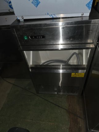 Máquina de cubitos de hielo METRO