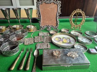 Lote antigüedades copas, marcos, tazas