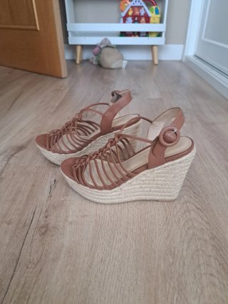 Sandalias cuña esparto 10cm detalle trenzado