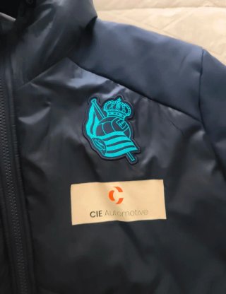 Abrigo Macron Real Sociedad Azul.