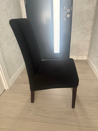 Sillas de salón con fundas negras 6