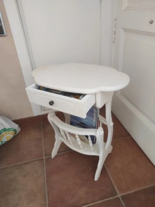 Mueble revistero de madera blanco macizo de teka