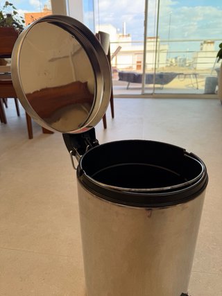 Cubo de basura Brabantia metálico con pedal