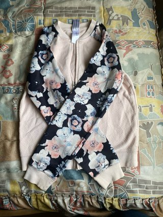 Conjunto floral negro y rosa