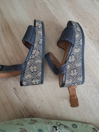 Sandalias Geox cuña estampadas