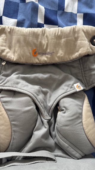 Fular portabebés Ergobaby gris.puede usarlo 1 año