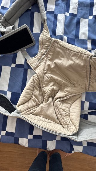 Fular portabebés Ergobaby gris.puede usarlo 1 año