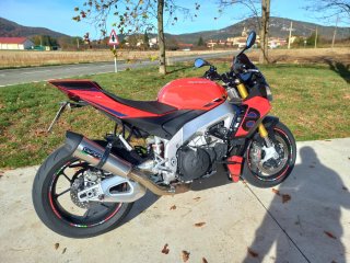 Aprilia Tuono V4 1100 RR Roja y Negra