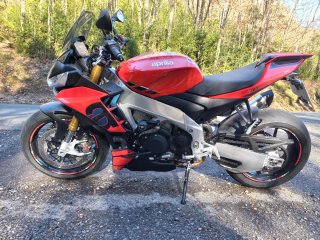 Aprilia Tuono V4 1100 RR Roja y Negra