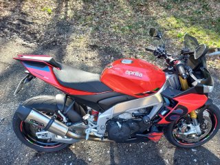 Aprilia Tuono V4 1100 RR Roja y Negra
