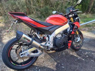 Aprilia Tuono V4 1100 RR Roja y Negra