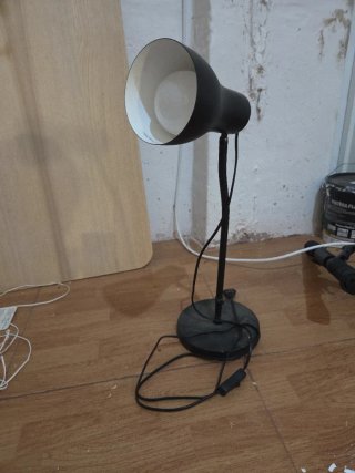 Lámpara de mesa negra