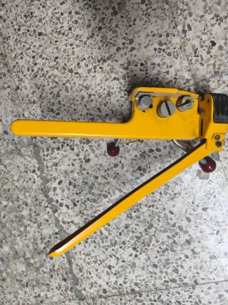 Flejadora manual amarilla