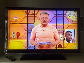 TV Samsung 50” + Piano Yamaha Clavinova + Lámpara
