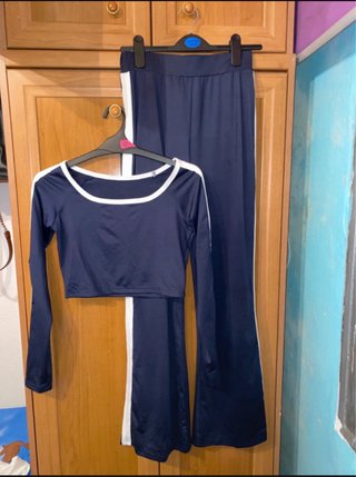 Conjunto deportivo azul marino