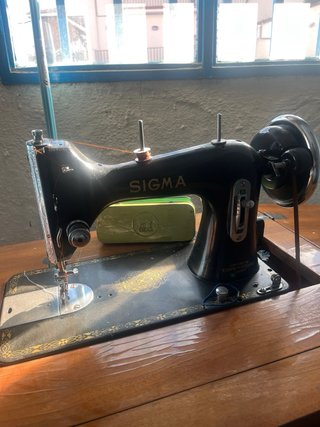2 Máquinas de coser antiguas Sigma