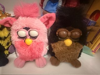 Furby Rosa flamenco y Negro gorila
