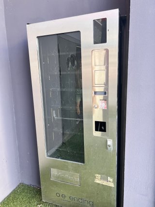 Máquina Vending Snacks y Bebidas