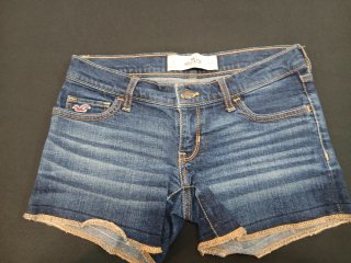 Pantalones cortos negros y azules