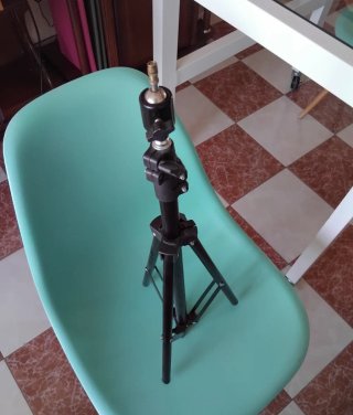 Trípode ajustable para cámara y móvil
