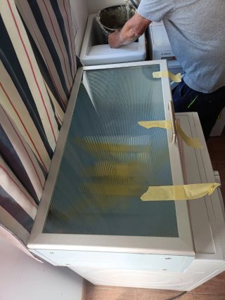 Mueble de baño cristal y plástico