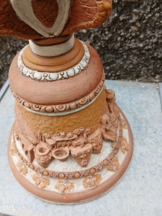 Campana in cotto decorata