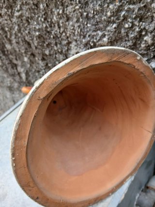 Campana in cotto decorata