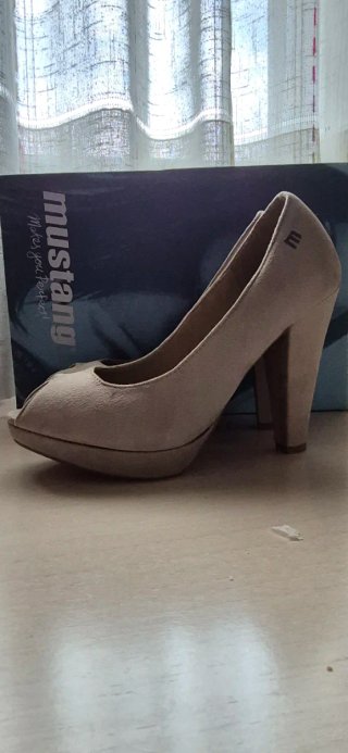 Zapatos tacón Mustang beige