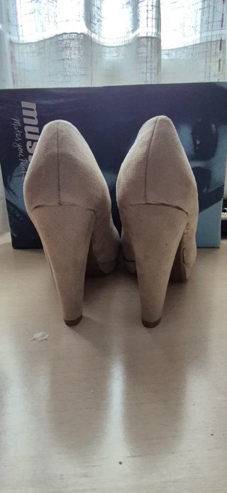 Zapatos tacón Mustang beige