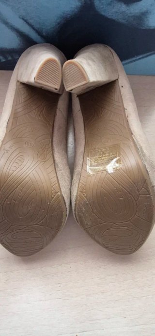 Zapatos tacón Mustang beige