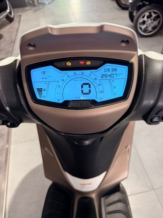 Piaggio Medley 125cc Marrón/Blanco