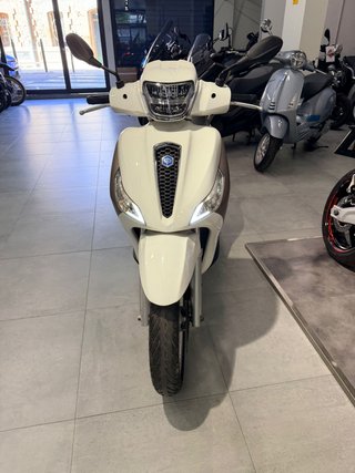 Piaggio Medley 125cc Marrón/Blanco