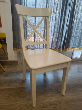 Mesa redonda blanca extensible con 4 sillas IKEA