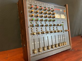 Tascam M-106 Mixer