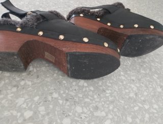 Zuecos de madera con pelo
