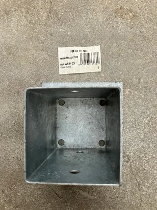Anclaje metálico soporte 9x9