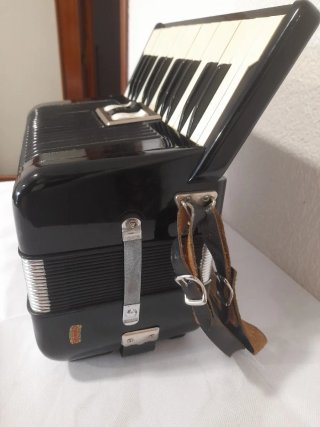 Acordeón Hohner Student VM 48 bajos