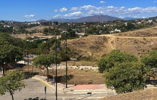 Terreno en venta en Los Pacos en Fuengirola