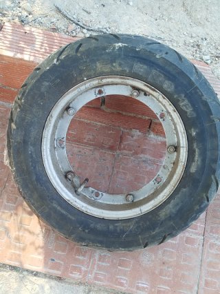 Rueda Vespa 200 con neumático Metzeler