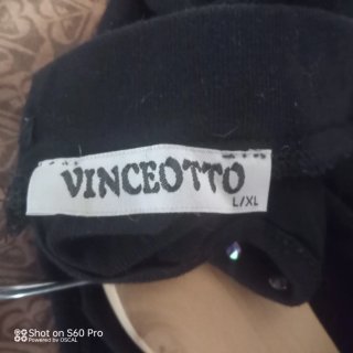 Blusa negra con pedrería