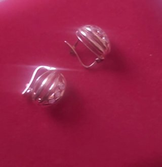 Pendientes dorados con circonitas