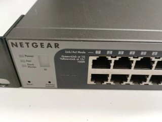 Switch Netgear GS752TXS