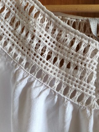 Blusa de lino con encaje