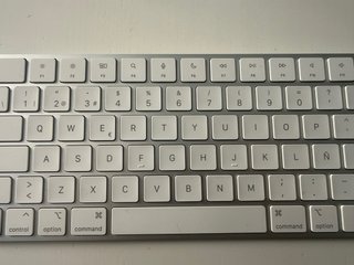 Apple Magic Keyboard Plata y Blanco
