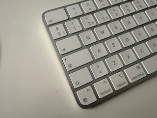 Apple Magic Keyboard Plata y Blanco