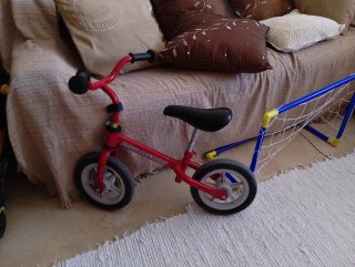 Bicicleta de aprendizaje Chicco Roja
