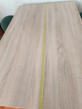Mesa extensible con 4 sillas de regalo.