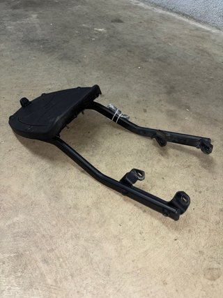 Baúl GIVI 39L con soporte Honda CB300R