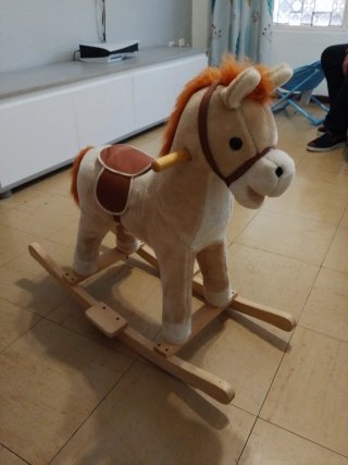Poney balancín peluche