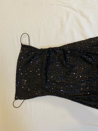 Vestido negro lentejuelas con abertura